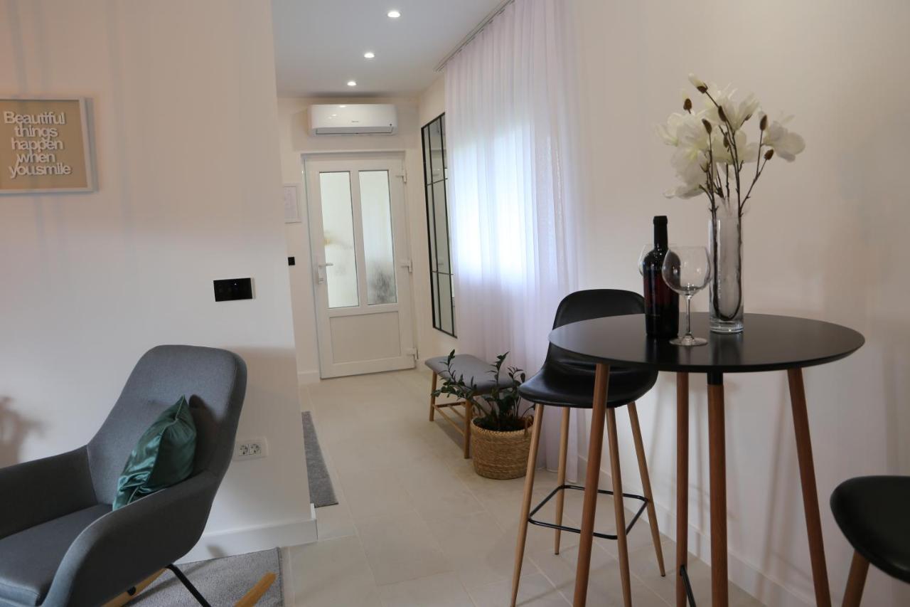 Flora Studio Apartments Korenica Exterior foto