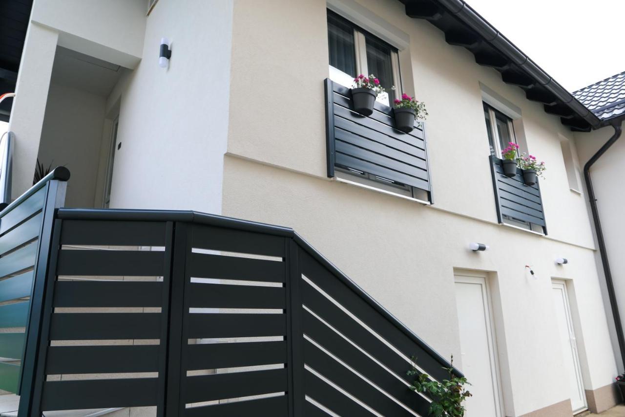Flora Studio Apartments Korenica Exterior foto